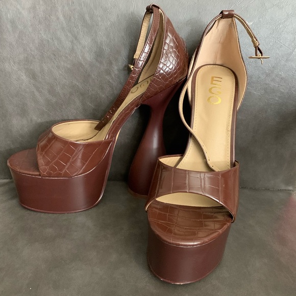 Brown Chunky Heels - Picture 1 of 1